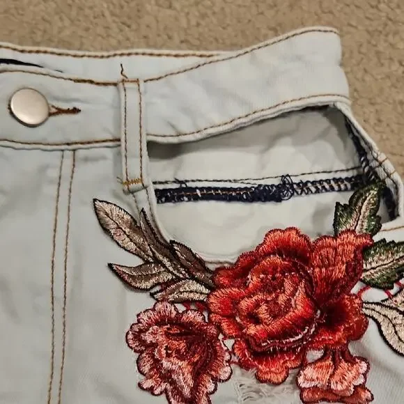 The Kript Embroidered Denim Shorts – Floral Cut-Out, Small - Picture 6 of 6